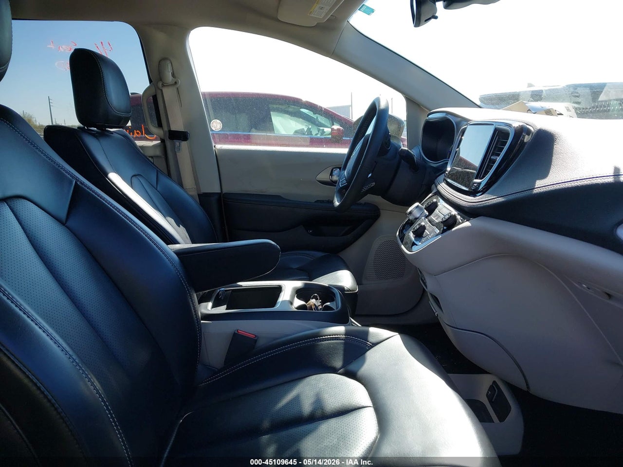 2023 CHRYSLER PACIFICA HYBRID TOURING L · 5/11