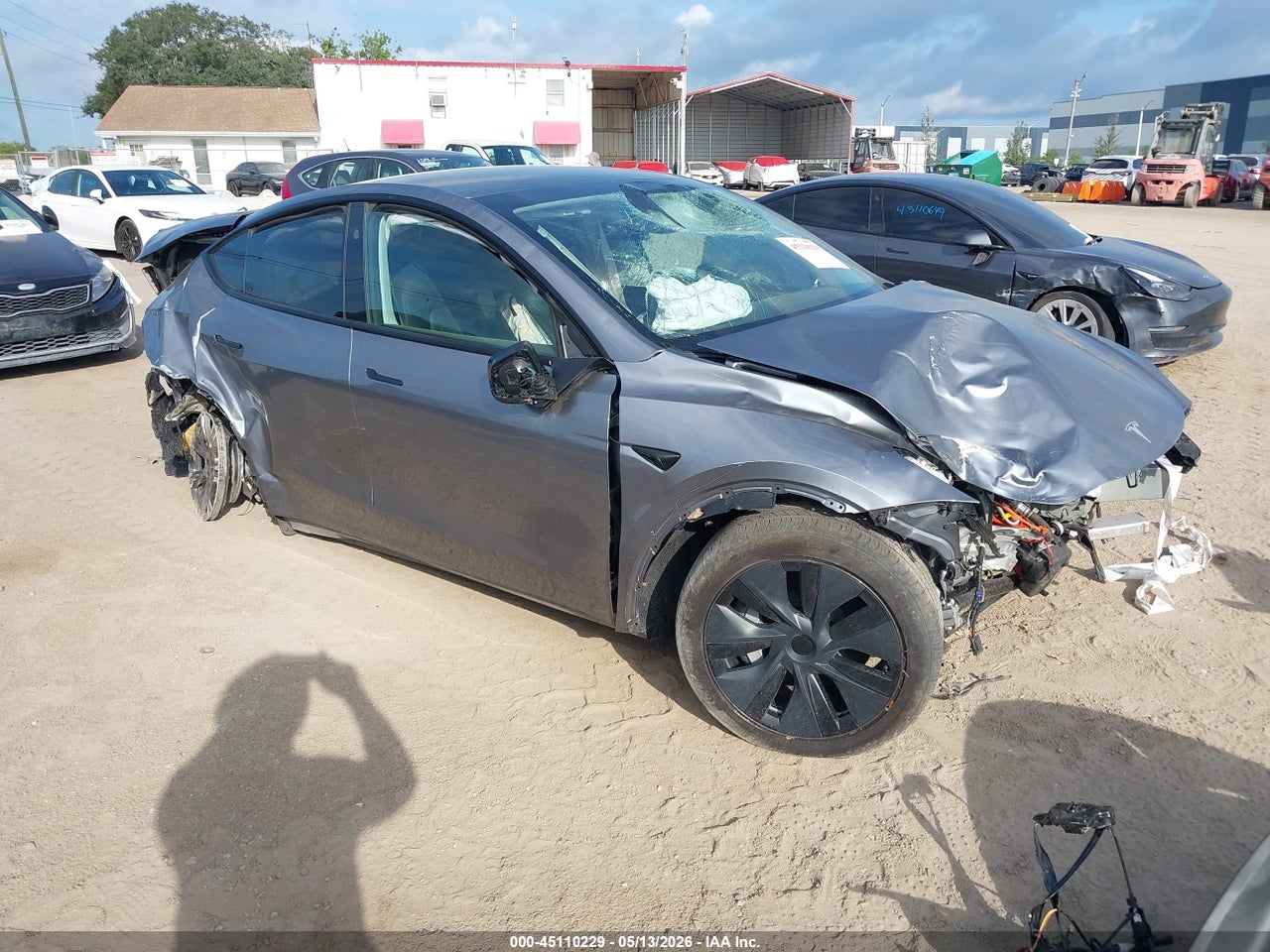 7SAYGDEE3RA****** · 2024 TESLA MODEL Y LONG RANGE DUAL MOTOR ALL-WHEEL DRIVE