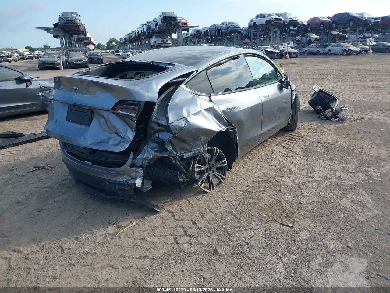 2024 TESLA MODEL Y LONG RANGE DUAL MOTOR ALL-WHEEL DRIVE · 4/10
