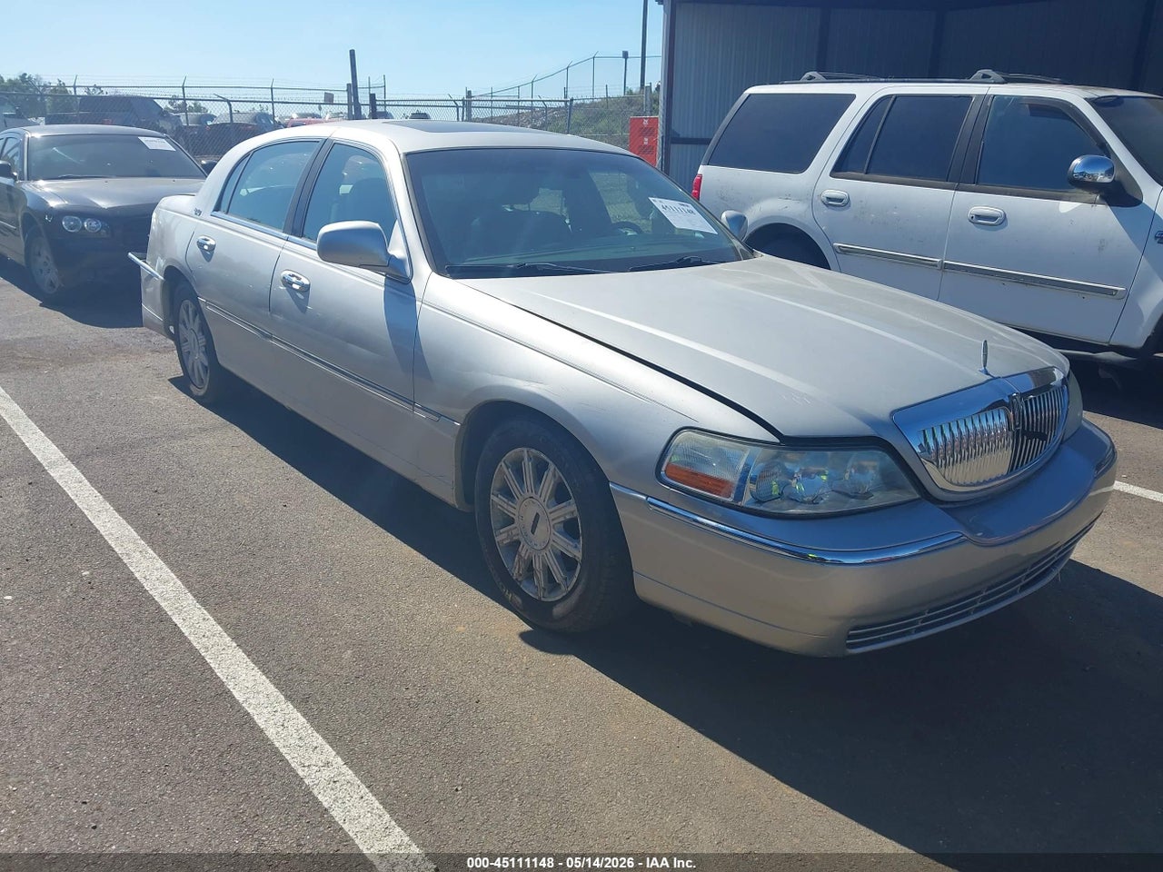 1LNHM82W77Y****** · 2007 LINCOLN TOWN CAR SIGNATURE LIMITED