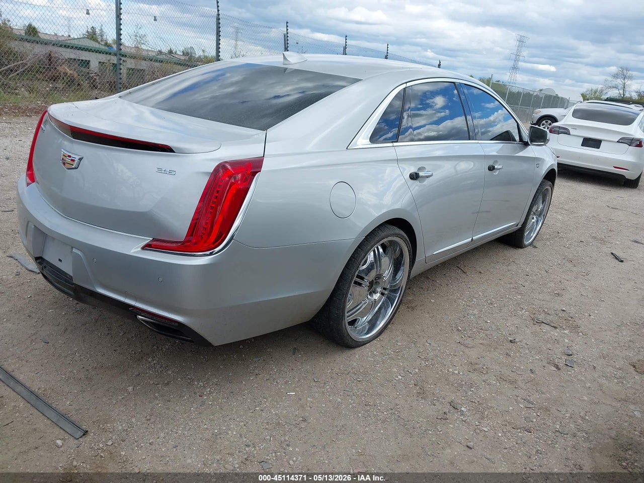 2019 CADILLAC XTS LUXURY · 4/10