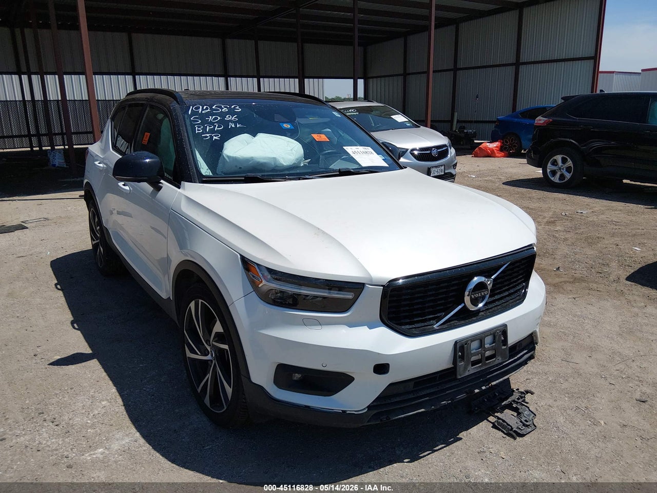YV4162UM6N2****** · 2022 VOLVO XC40 T5 R-DESIGN