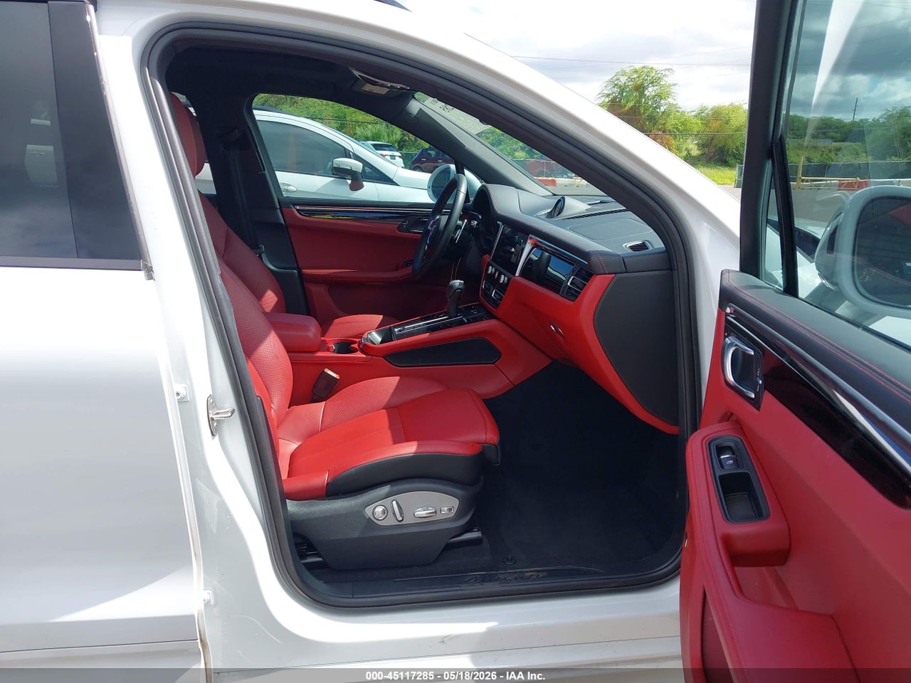 2024 PORSCHE MACAN T · 5/11