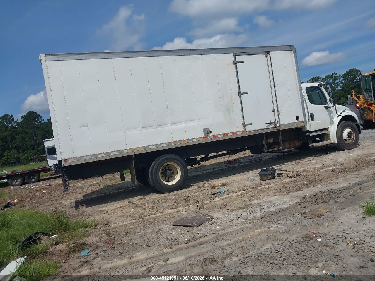 2018 FREIGHTLINER M2 106   · 4/4