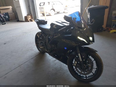 JYARM38E8NA****** · 2022 YAMAHA YZFR7