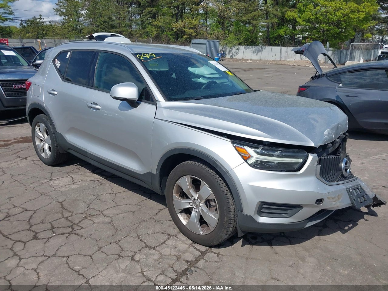 YV4162UK3K2****** · 2019 VOLVO XC40 T5 MOMENTUM
