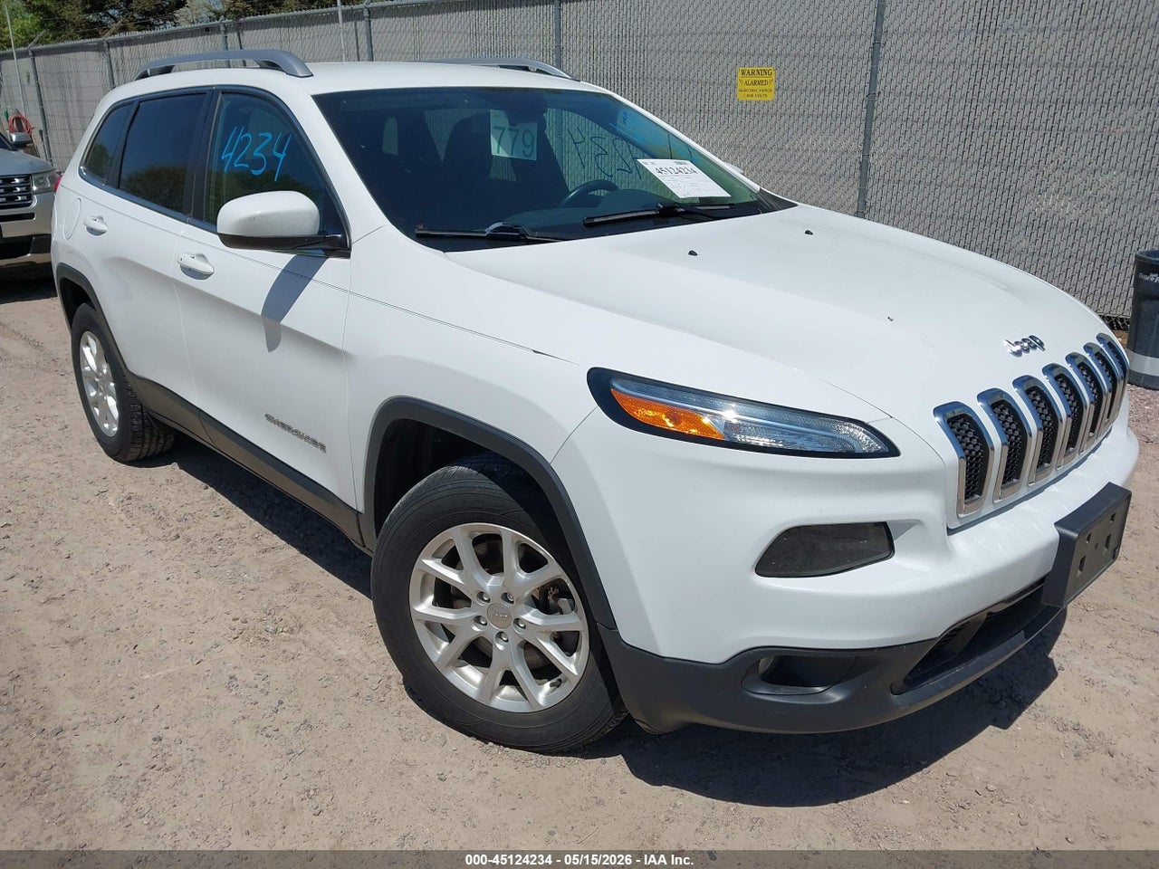 1C4PJMLX6JD****** · 2018 JEEP CHEROKEE LATITUDE PLUS 4X4