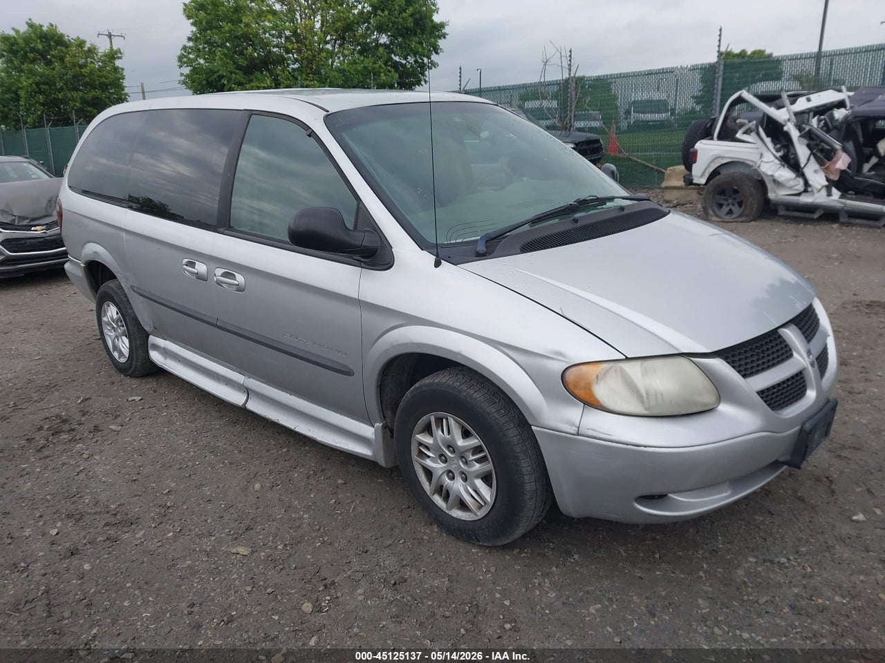 2B4GP44322R****** · 2002 DODGE GRAND CARAVAN SPORT