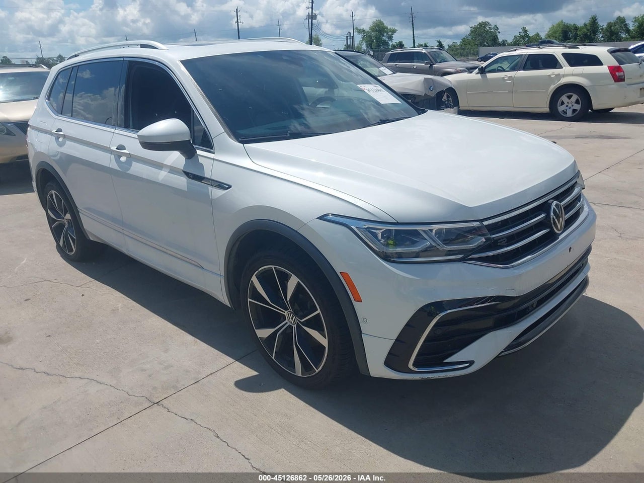 3VV4B7AX2NM****** · 2022 VOLKSWAGEN TIGUAN 2.0T SEL R-LINE