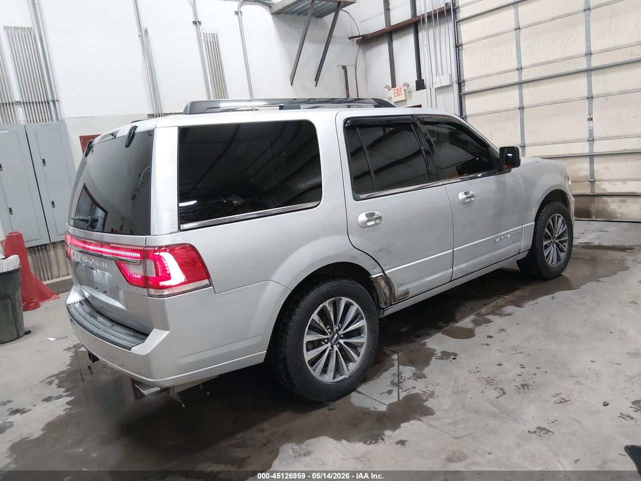 2016 LINCOLN NAVIGATOR SELECT · 4/11