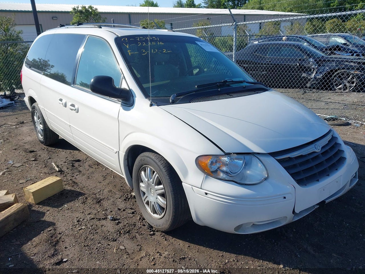 2C4GP64L15R****** · 2005 CHRYSLER TOWN &amp; COUNTRY LIMITED