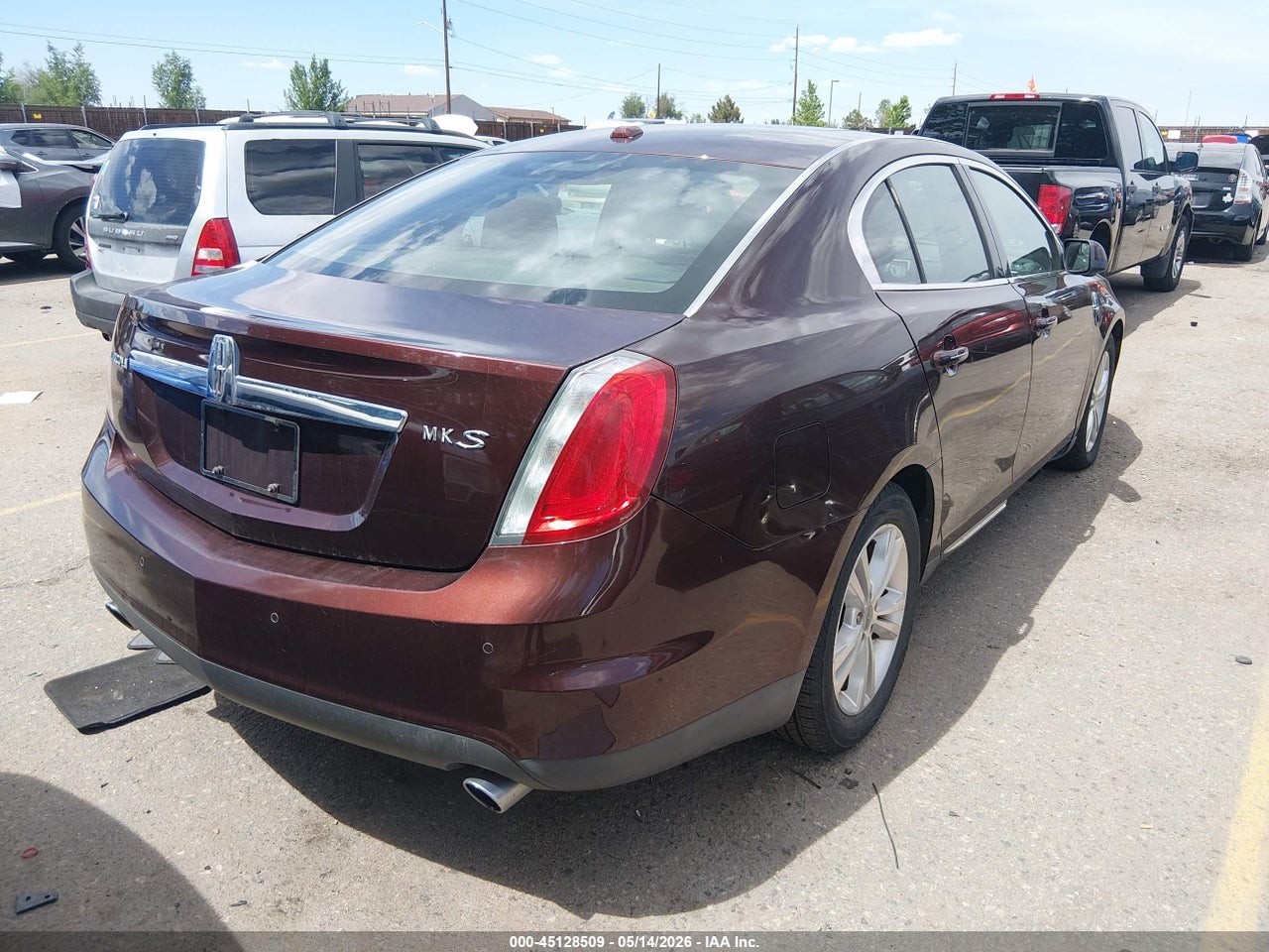 2010 LINCOLN MKS · 4/11