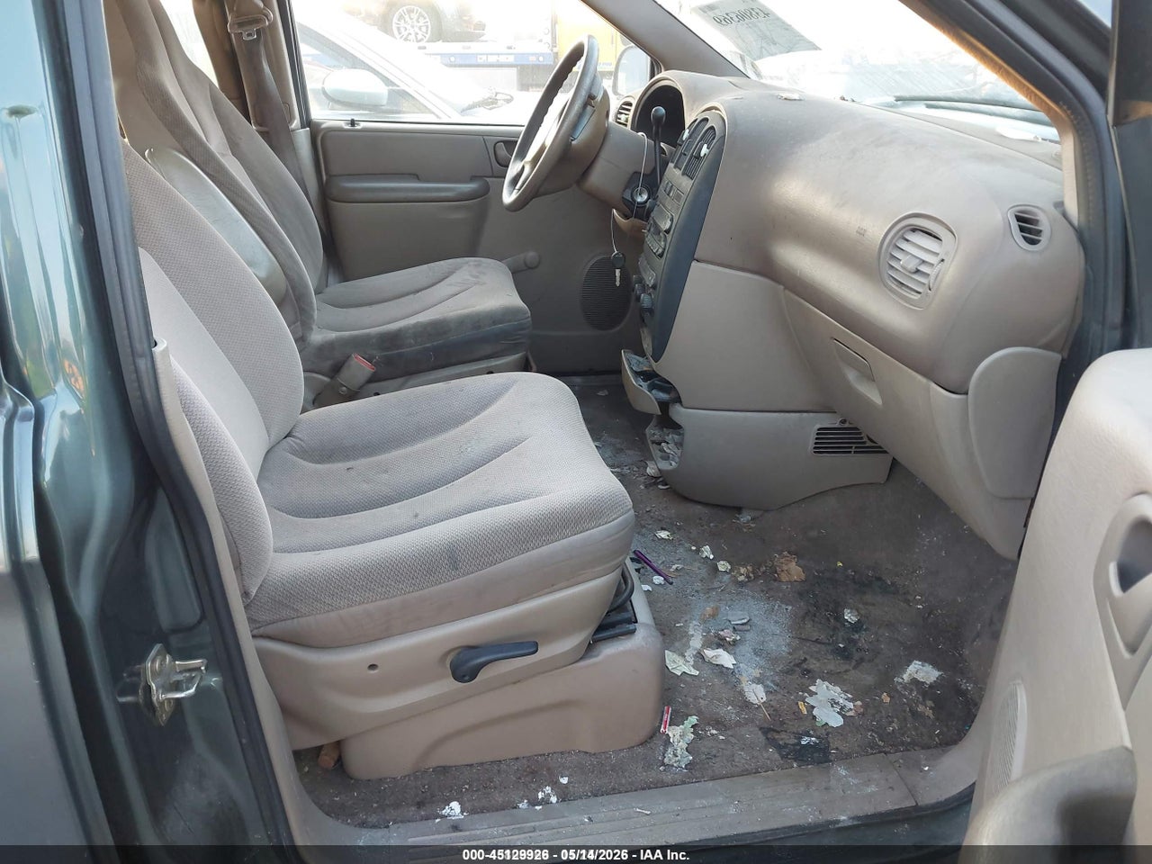 2002 CHRYSLER VOYAGER · 5/11