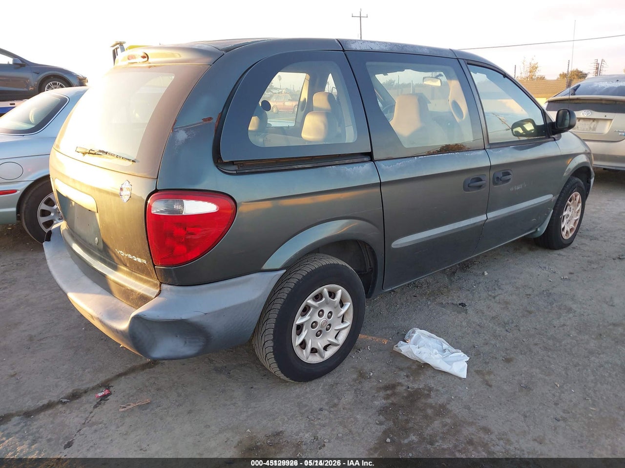 2002 CHRYSLER VOYAGER · 4/11