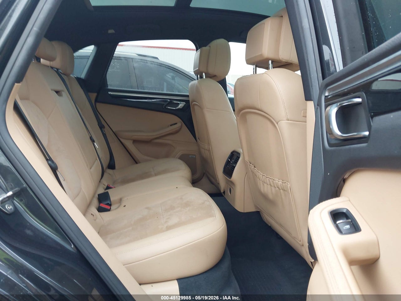 WP1AA2A58HL****** · 2017 PORSCHE MACAN · 8/11