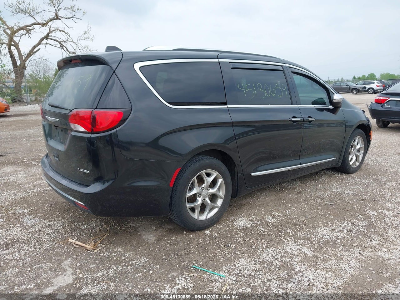 2017 CHRYSLER PACIFICA LIMITED · 4/11