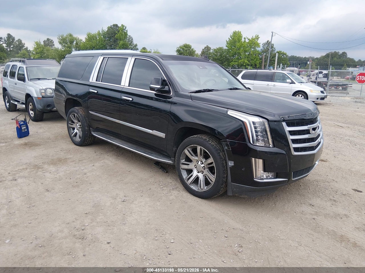 1GYS3HKJ1HR****** · 2017 CADILLAC ESCALADE ESV LUXURY
