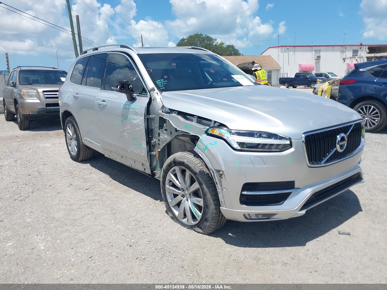 YV4A22PK0J1****** · 2018 VOLVO XC90 T6 MOMENTUM