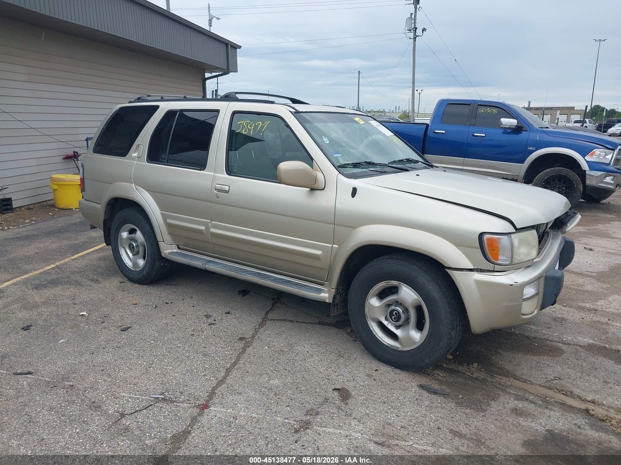 JNRAR07YXYW****** · 2000 INFINITI QX4