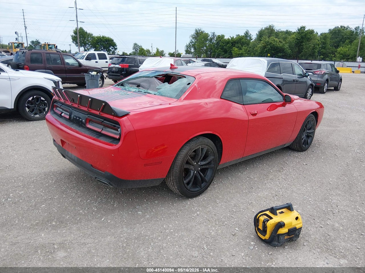 2016 DODGE CHALLENGER SXT · 4/9