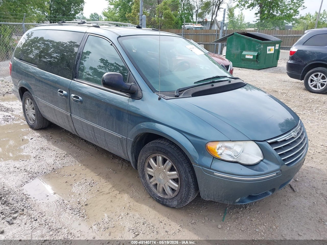 2C4GP64L85R****** · 2005 CHRYSLER TOWN &amp; COUNTRY LIMITED