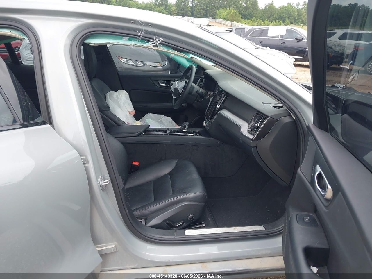 2024 VOLVO S60 B5 CORE DARK THEME · 5/11