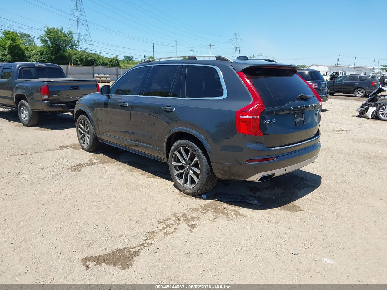 2016 VOLVO XC90 T6 MOMENTUM · 3/11