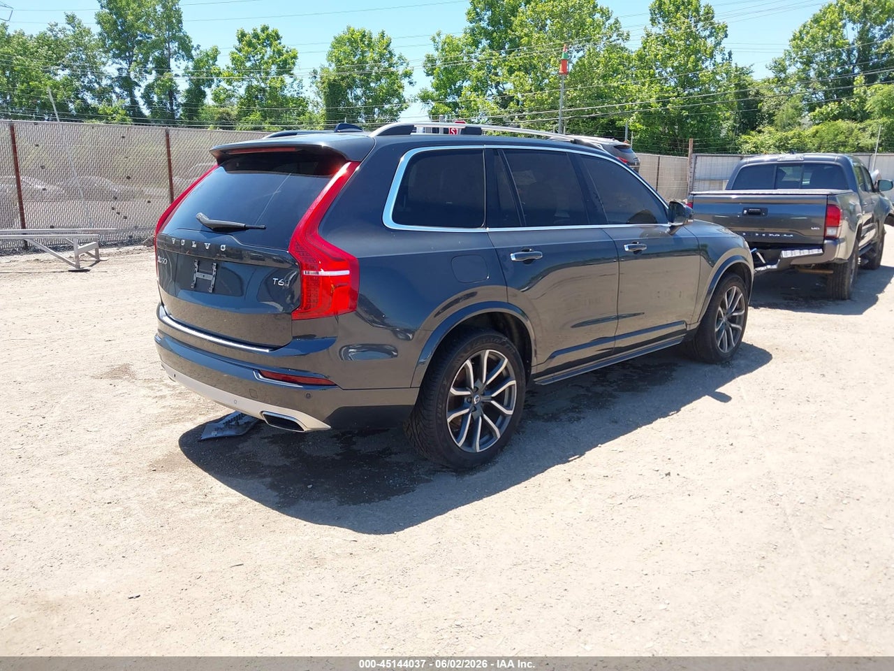 2016 VOLVO XC90 T6 MOMENTUM · 4/11