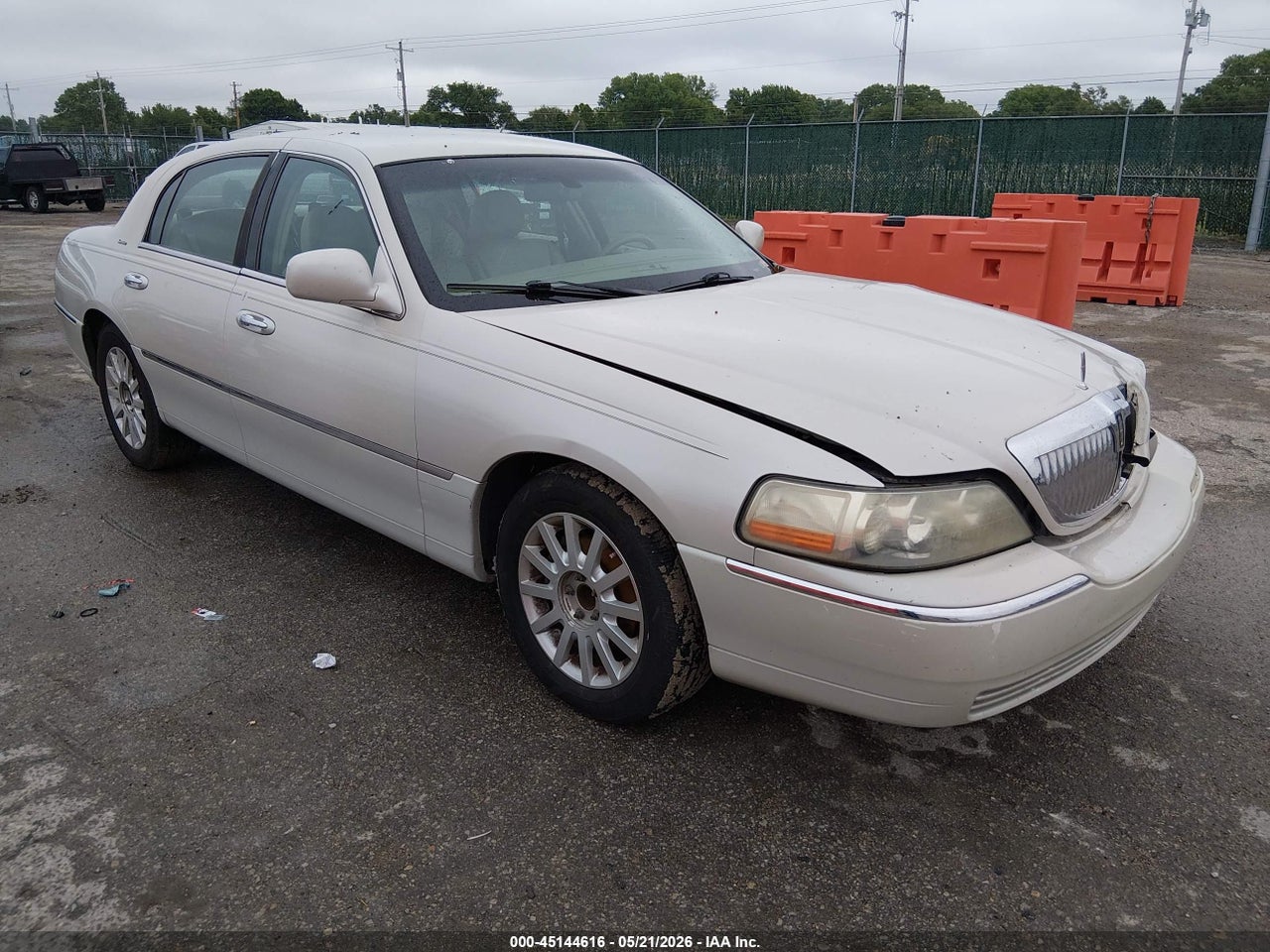 1LNHM81VX7Y****** · 2007 LINCOLN TOWN CAR SIGNATURE