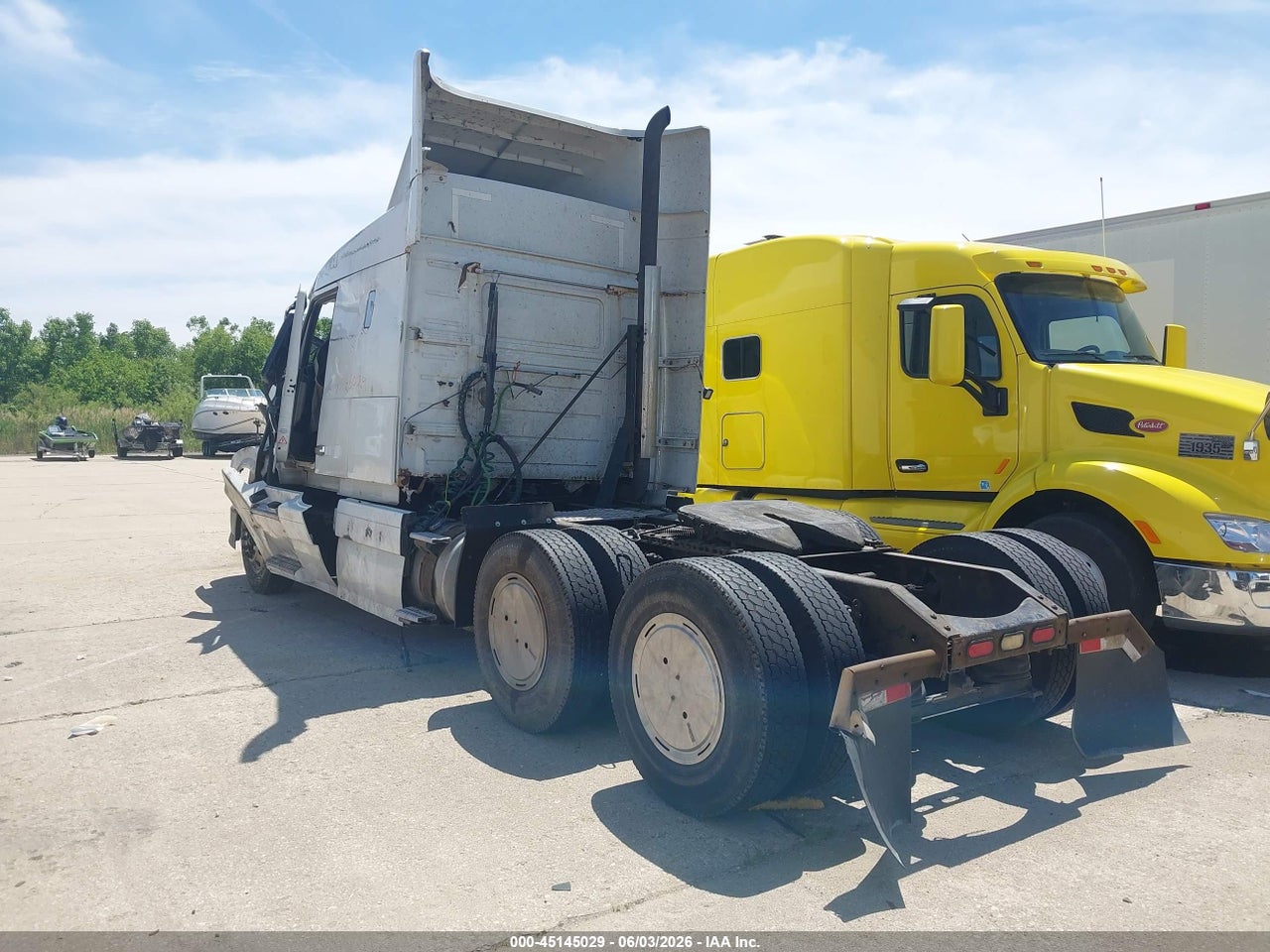 4V4NC9EJ09N****** · 2009 VOLVO VN · 3/4