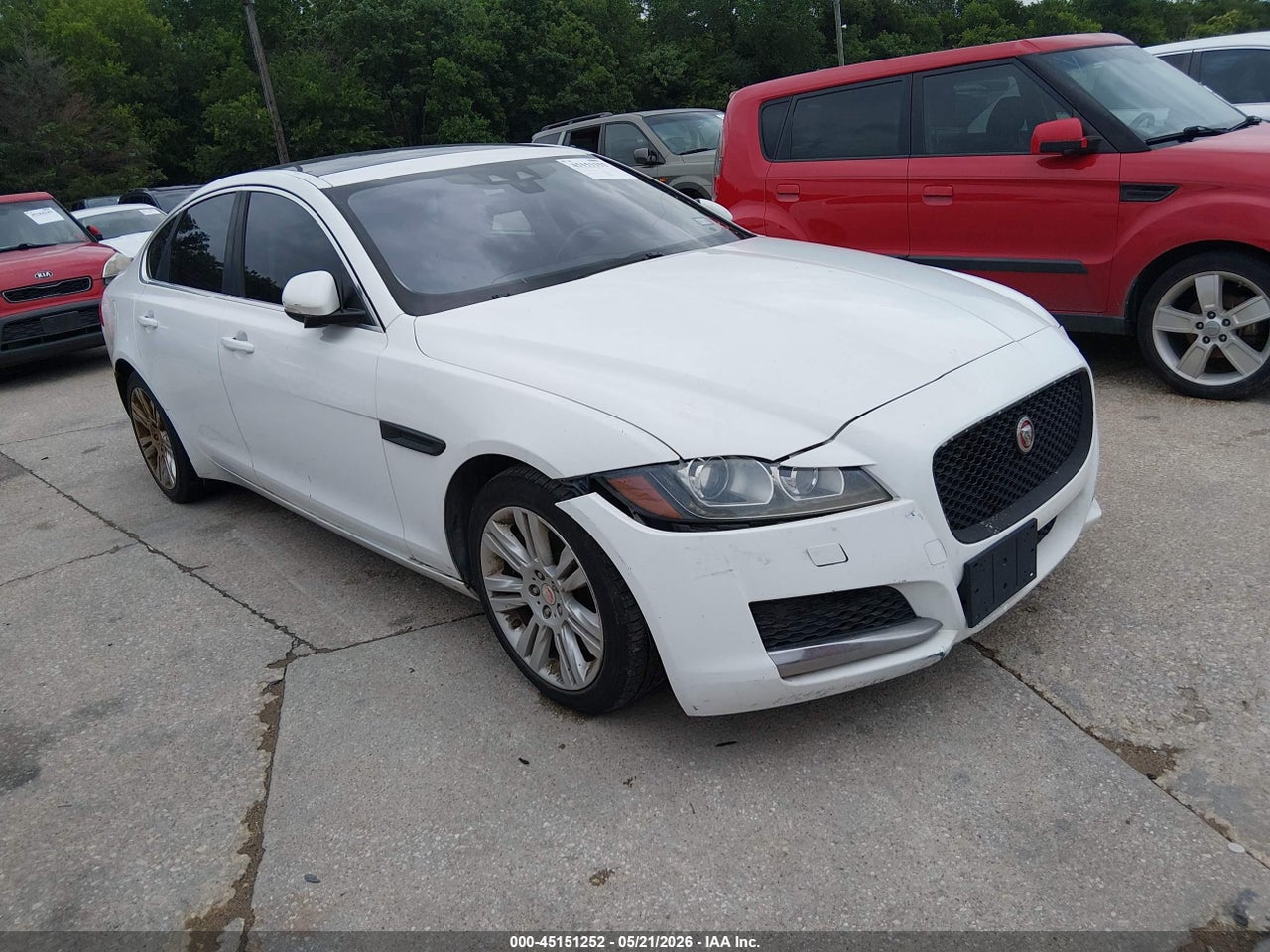 SAJBD4BV9GC****** · 2016 JAGUAR XF 35T PREMIUM
