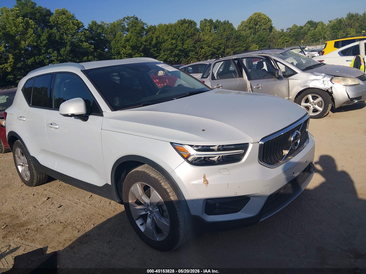 YV4162UK0M2****** · 2021 VOLVO XC40 T5 MOMENTUM