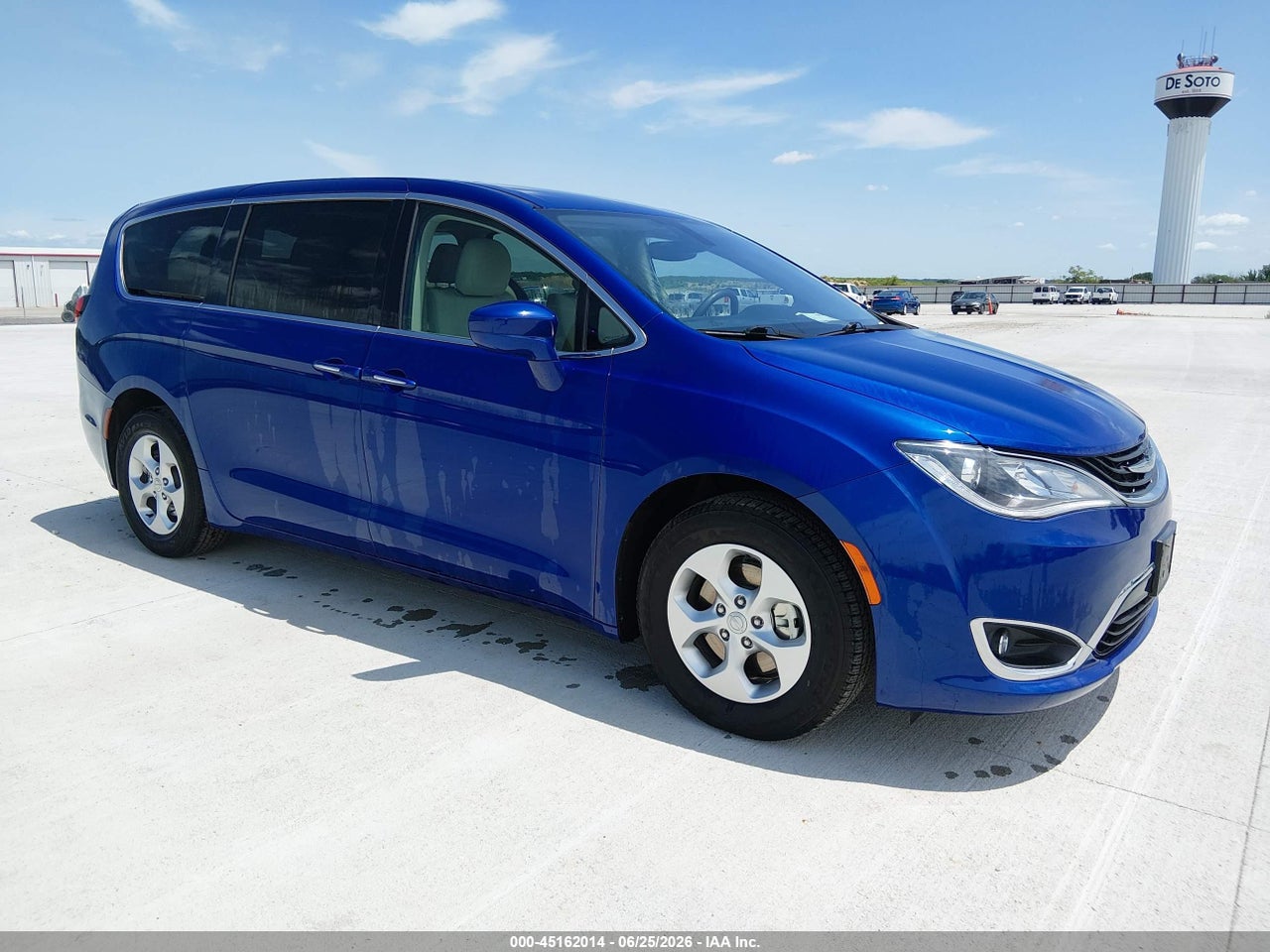 2C4RC1H72JR****** · 2018 CHRYSLER PACIFICA HYBRID TOURING PLUS