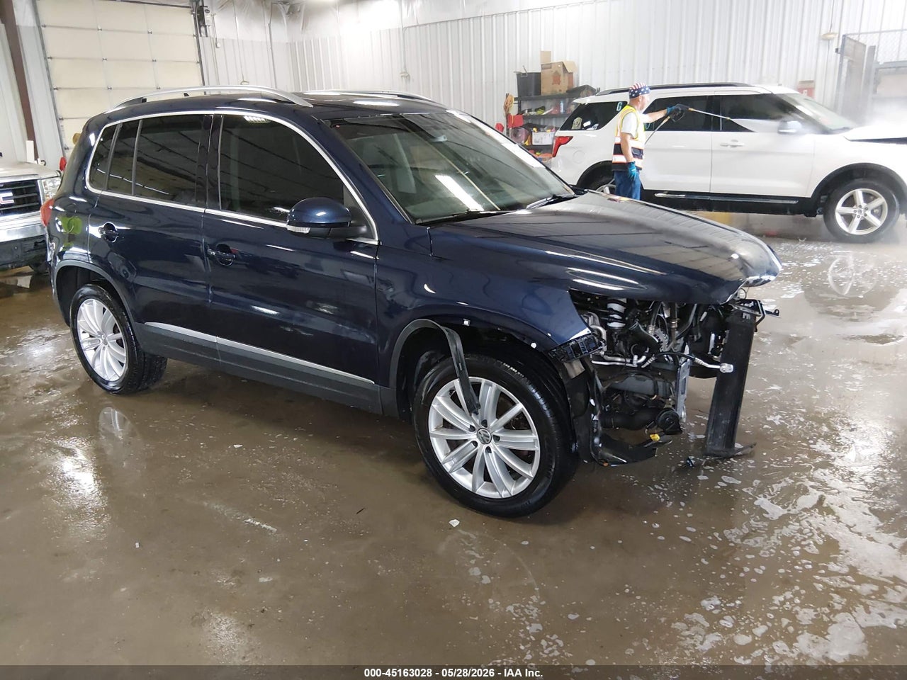 WVGAV7AX3GW****** · 2016 VOLKSWAGEN TIGUAN SE