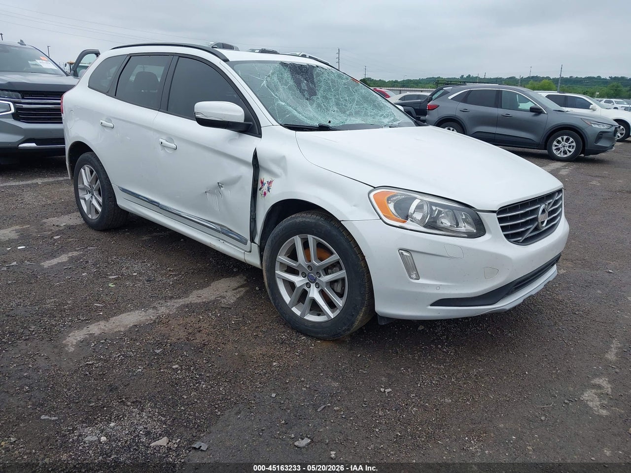 YV440MDJXH2****** · 2017 VOLVO XC60 T5