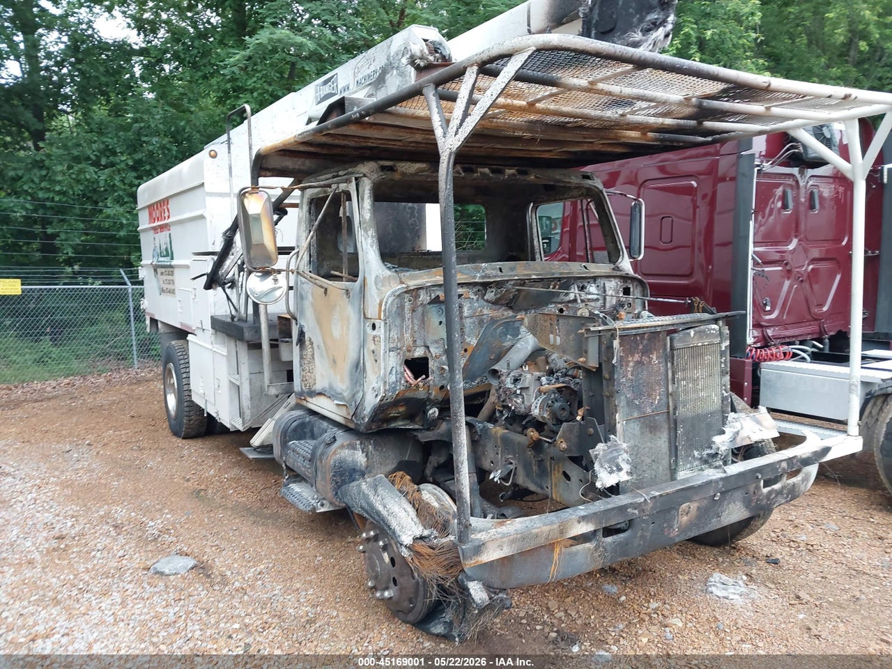 1998 INTERNATIONAL 4000 4700