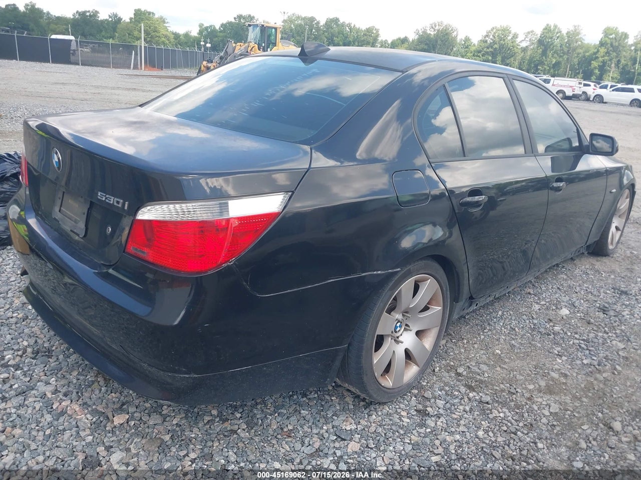 2004 BMW 530I   · 4/11