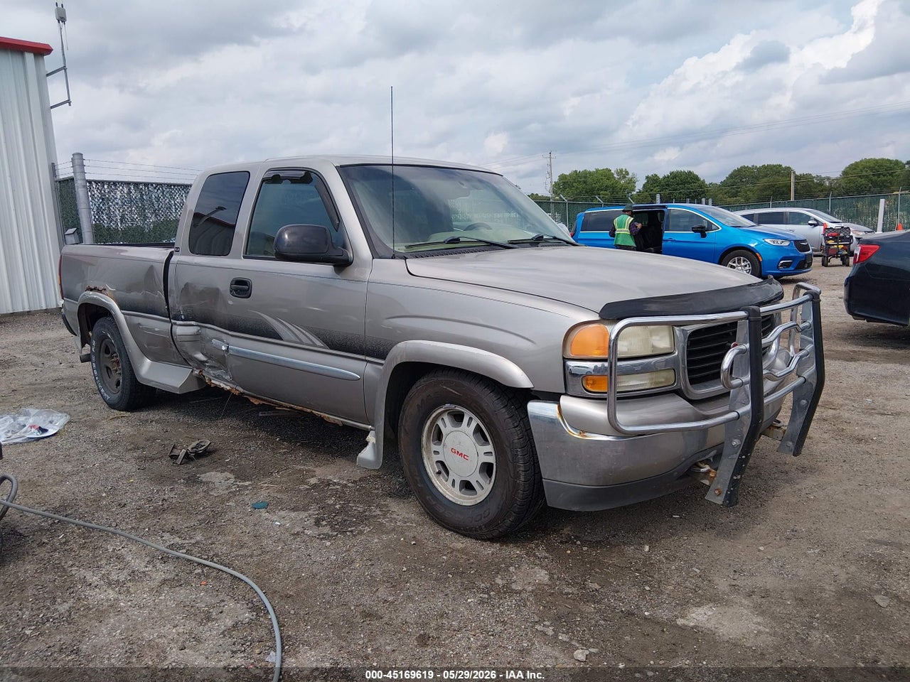 2GTEC19T421****** · 2002 GMC SIERRA 1500 SLE