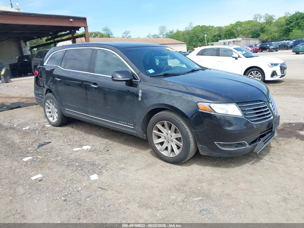 2LMHJ5NK2KB****** · 2019 LINCOLN MKT LIVERY