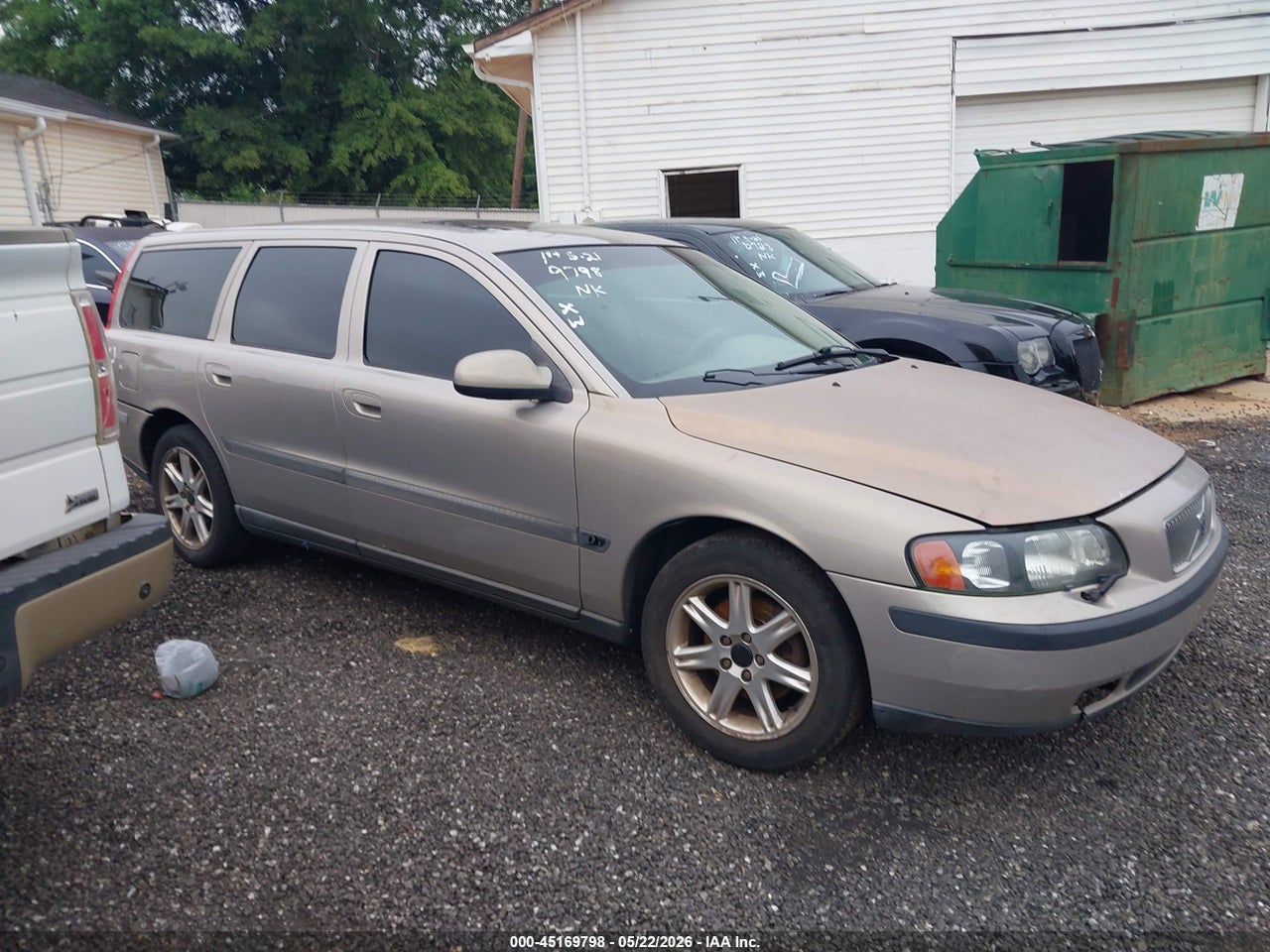 YV1SW61T432****** · 2003 VOLVO V70 2.4