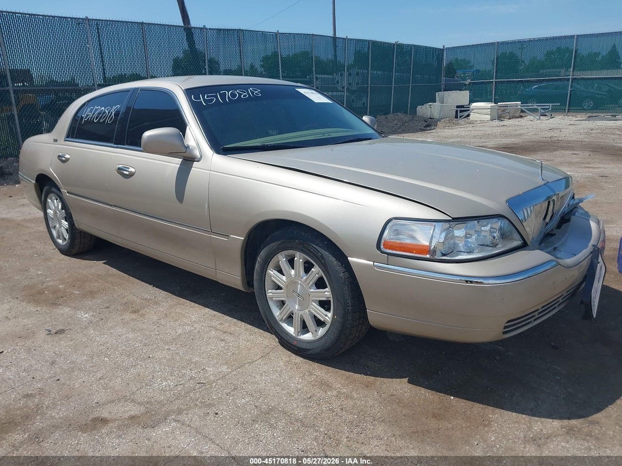 2LNBL8CV4BX****** · 2011 LINCOLN TOWN CAR SIGNATURE LIMITED
