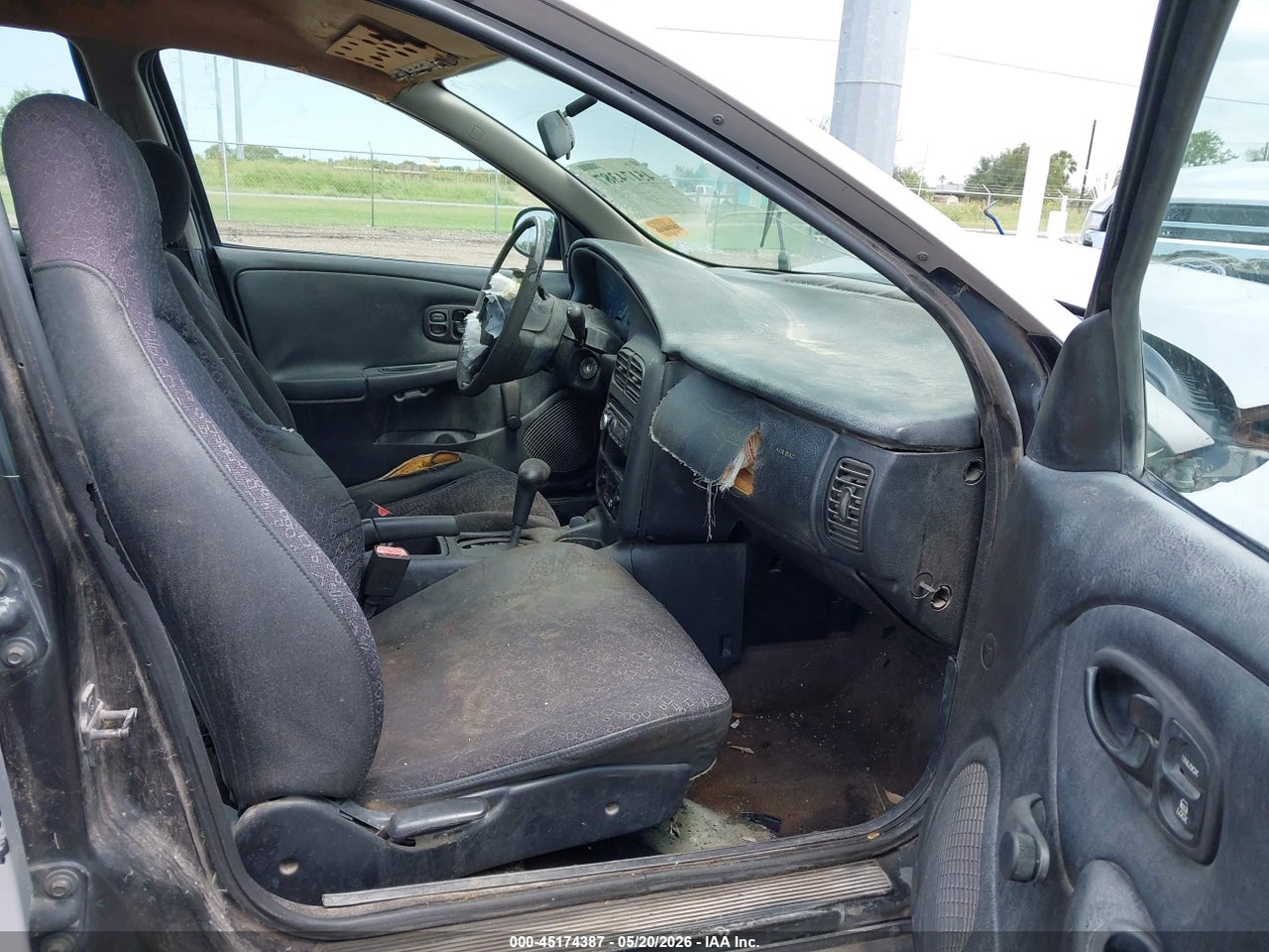 2001 SATURN SL1 · 5/10