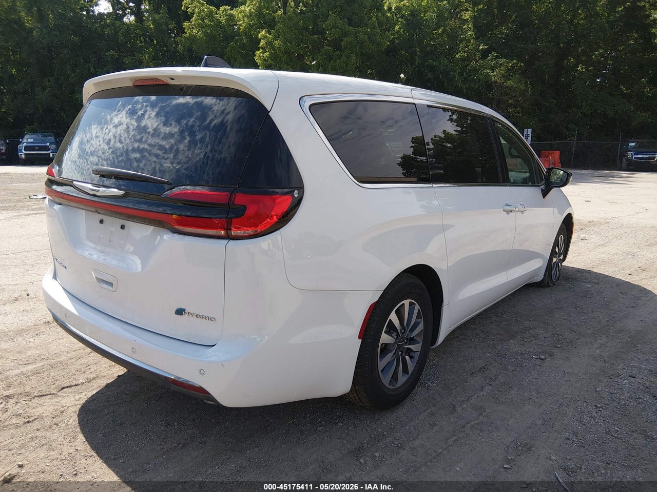 2025 CHRYSLER PACIFICA HYBRID SELECT · 4/11