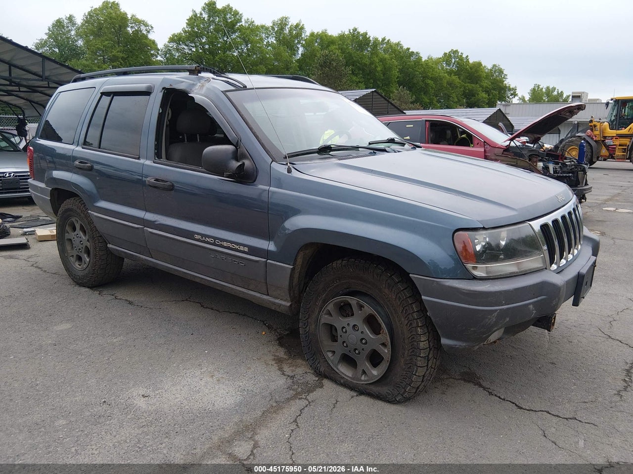 1J4GW48S42C****** · 2002 JEEP GRAND CHEROKEE LAREDO