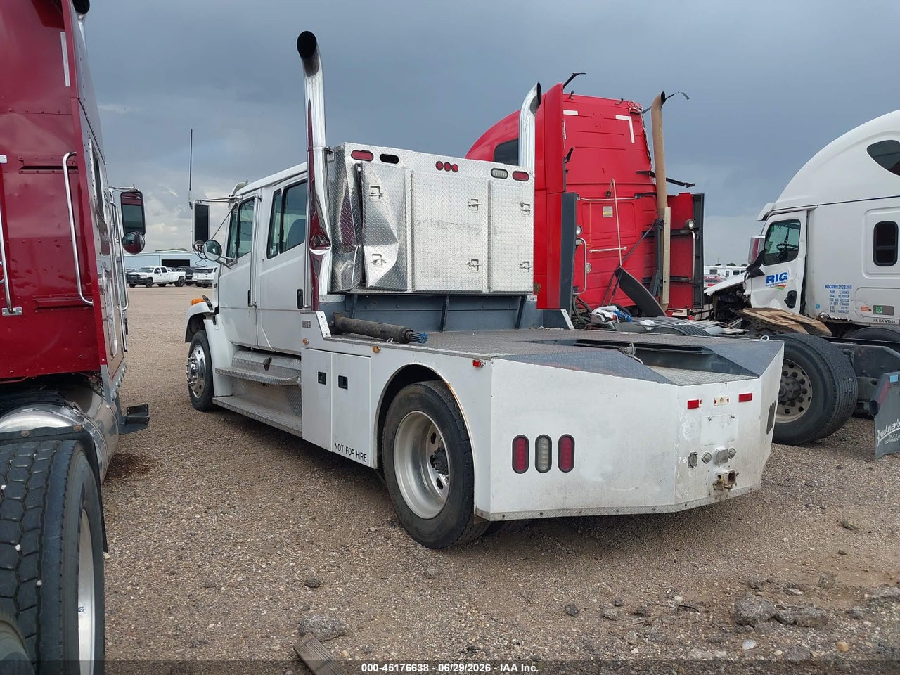 1998 FREIGHTLINER MEDIUM CONVENTIONAL FL70 · 3/4