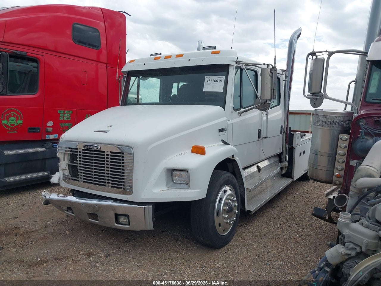 1998 FREIGHTLINER MEDIUM CONVENTIONAL FL70 · 2/4