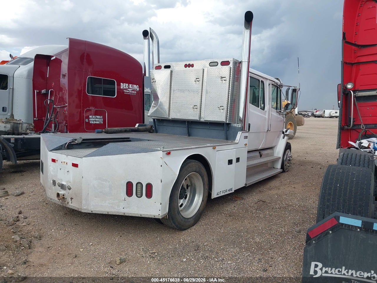 1998 FREIGHTLINER MEDIUM CONVENTIONAL FL70 · 4/4
