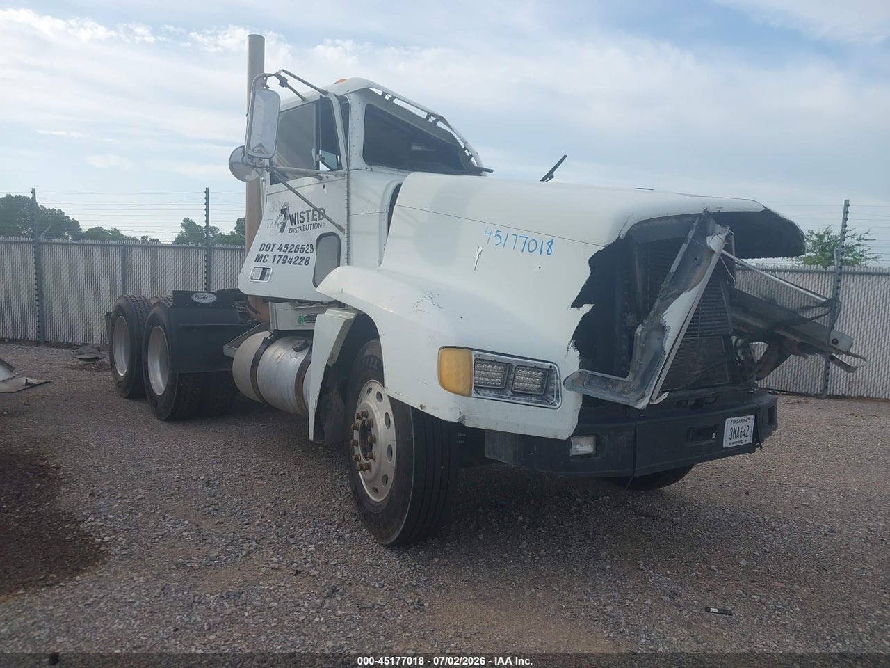 1FUYDXYB4XP****** · 1999 FREIGHTLINER CONVENTIONAL FLD120