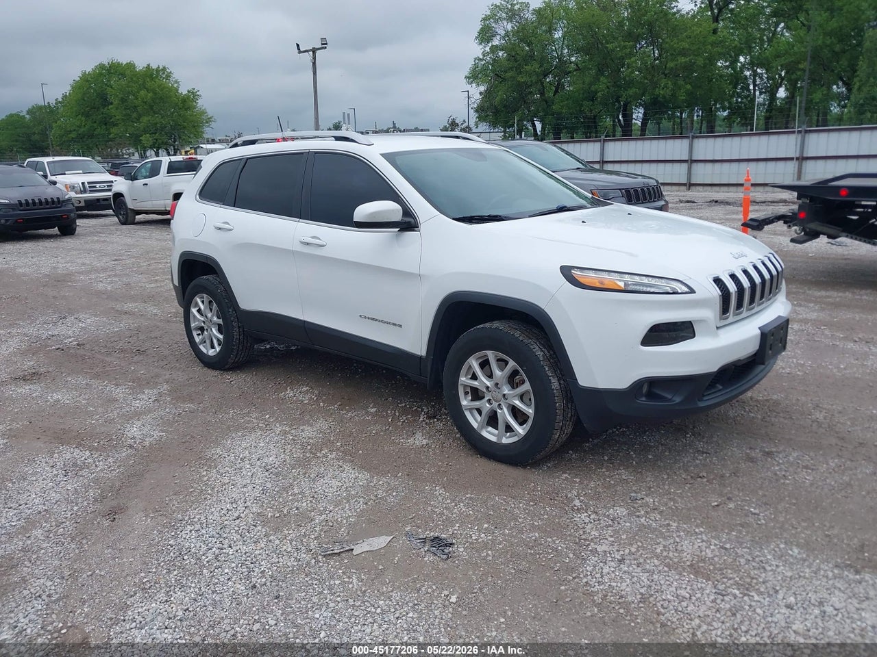 1C4PJMLB8JD****** · 2018 JEEP CHEROKEE LATITUDE PLUS 4X4