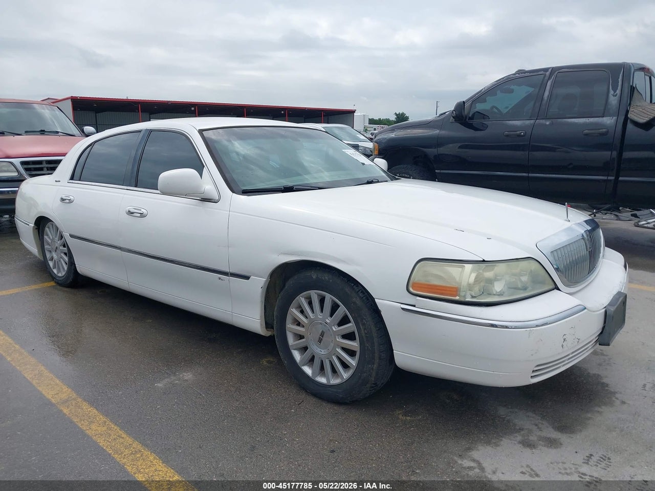 1LNHM81W74Y****** · 2004 LINCOLN TOWN CAR SIGNATURE